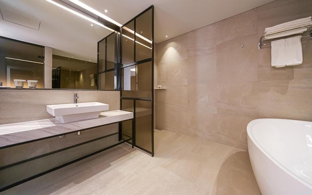 Yeoubi Hotel تَنوان المظهر الخارجي الصورة