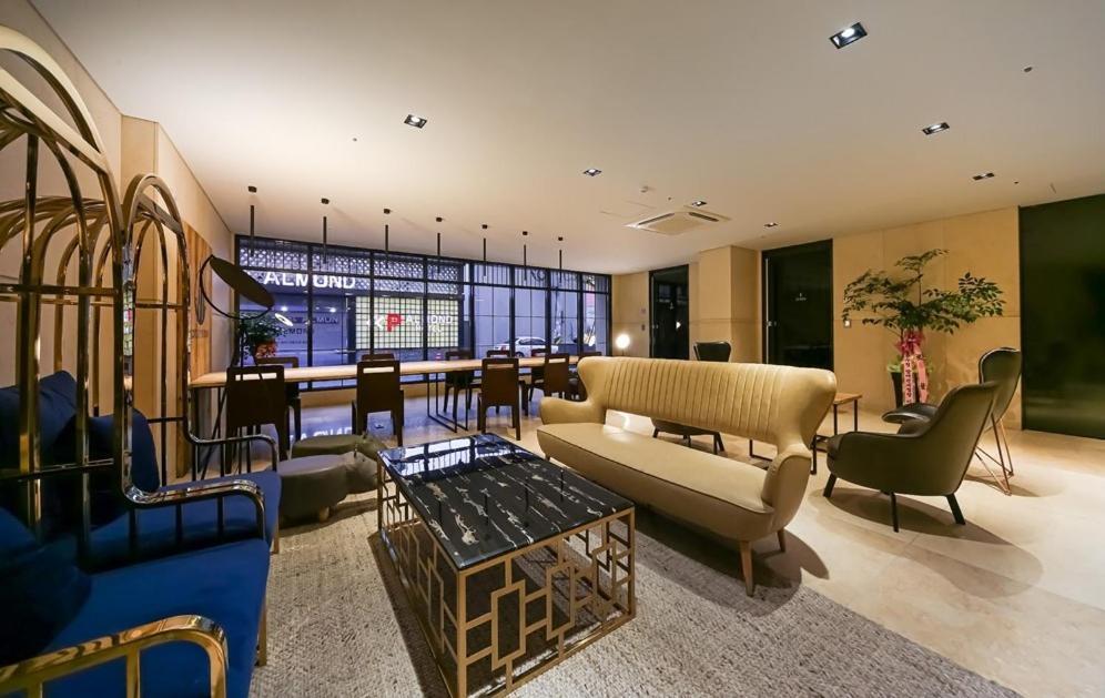 Yeoubi Hotel تَنوان المظهر الخارجي الصورة
